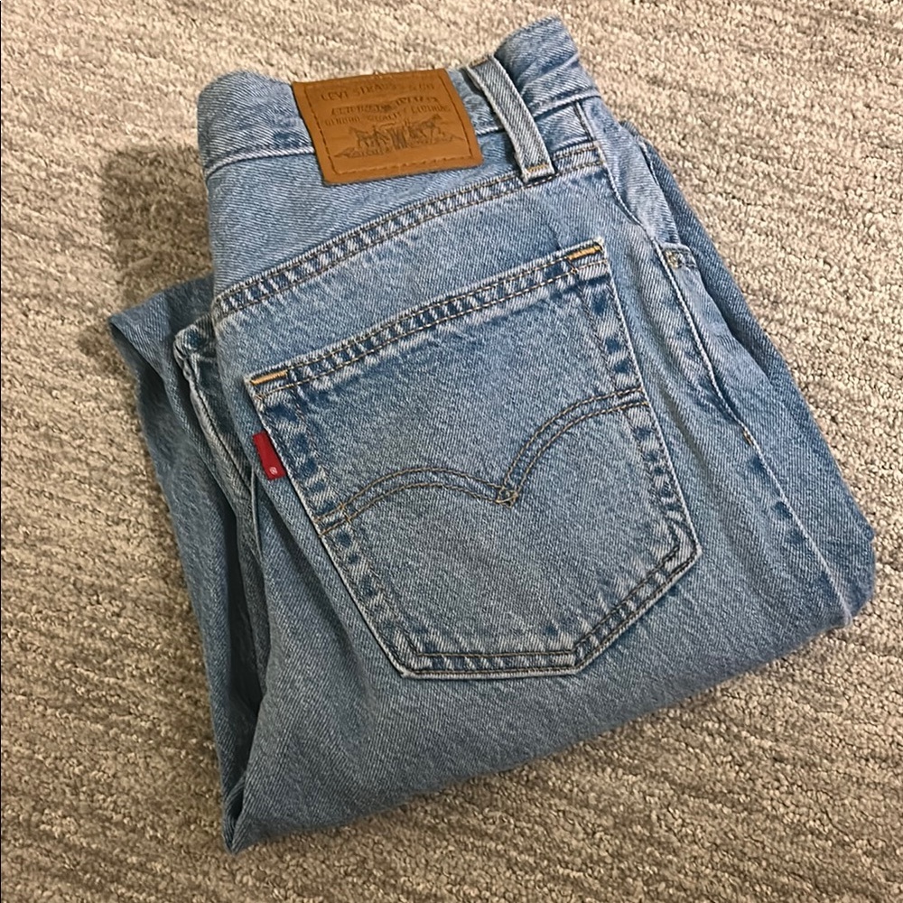 Levi's Women’s Light Blue Straight Jeans
